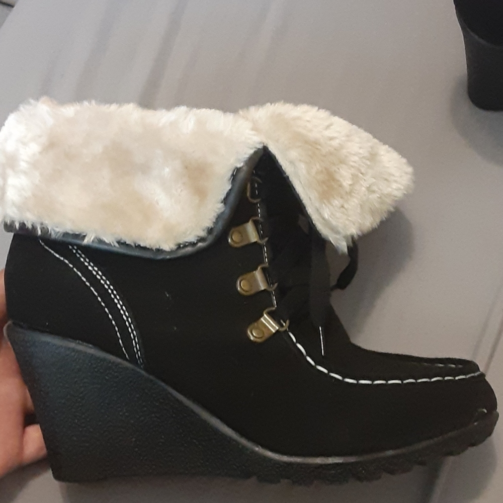 shoes/Booties - Picture 3 of 4